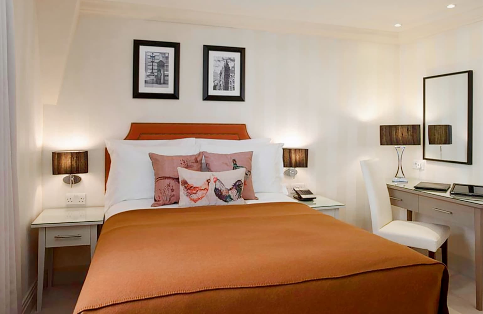 Hotel Xenia Autograph Collection