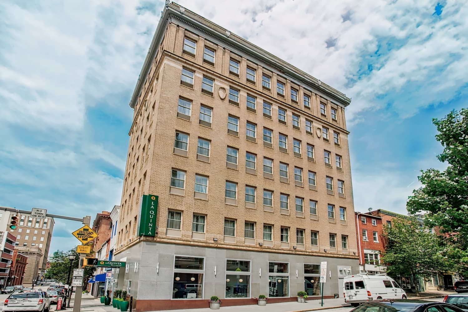 La Quinta Hotel & Suites by Wyndham Baltimore Downtown