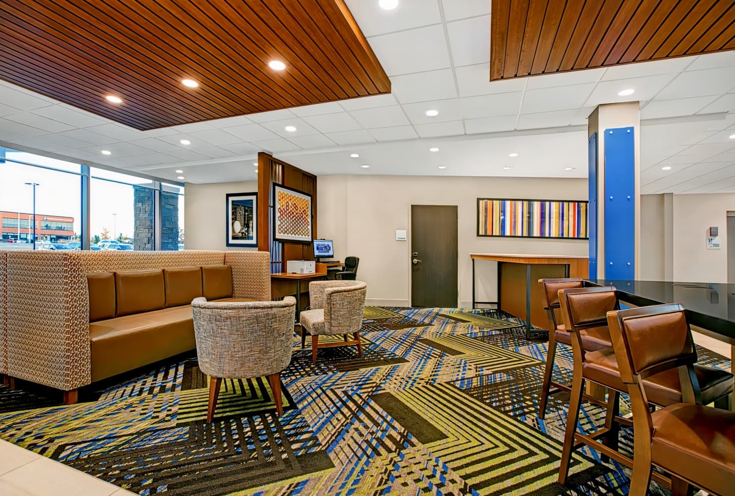 Holiday Inn Express & Suites Milwaukee - Brookfield