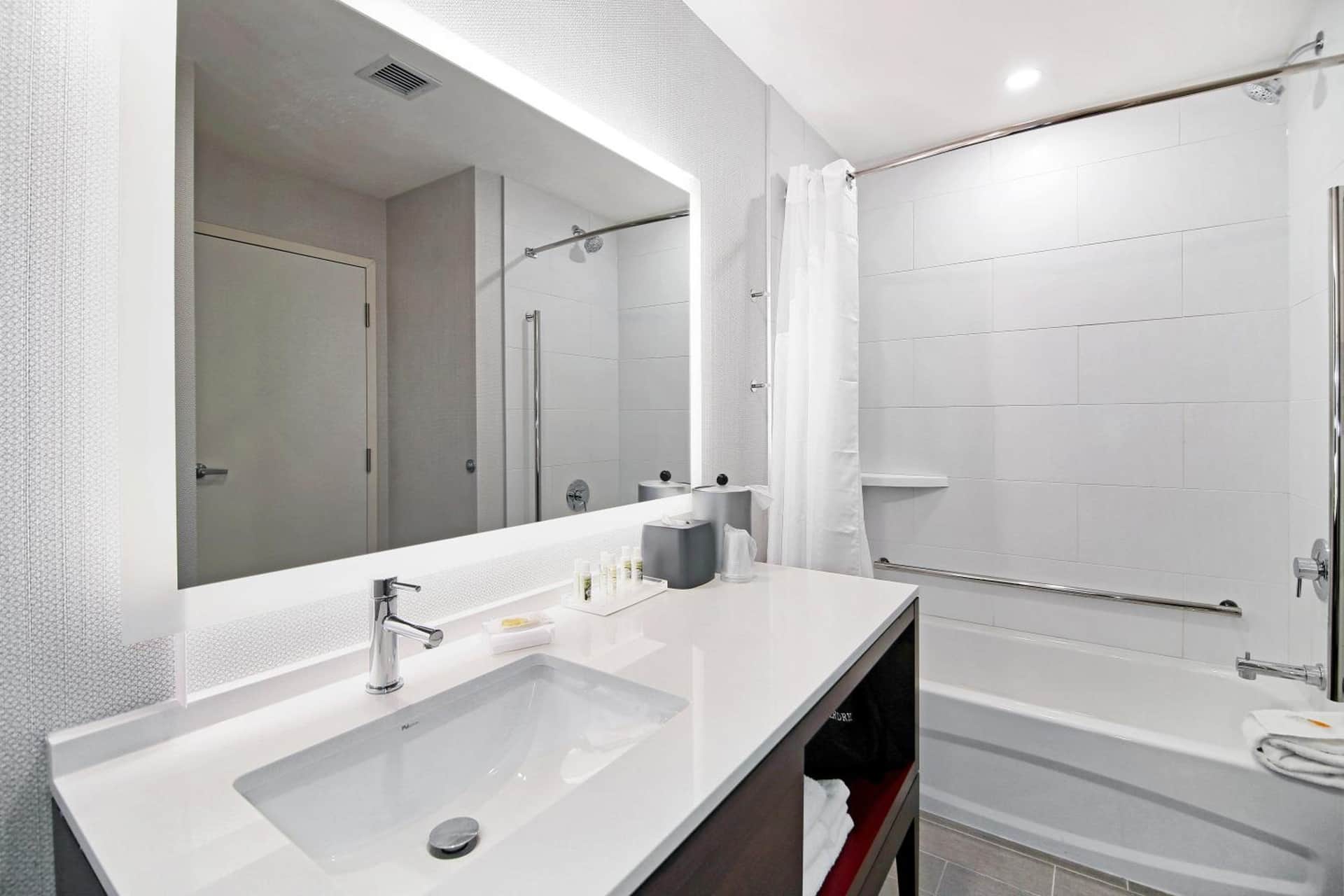 Holiday Inn & Suites Calgary Airport North by IHG