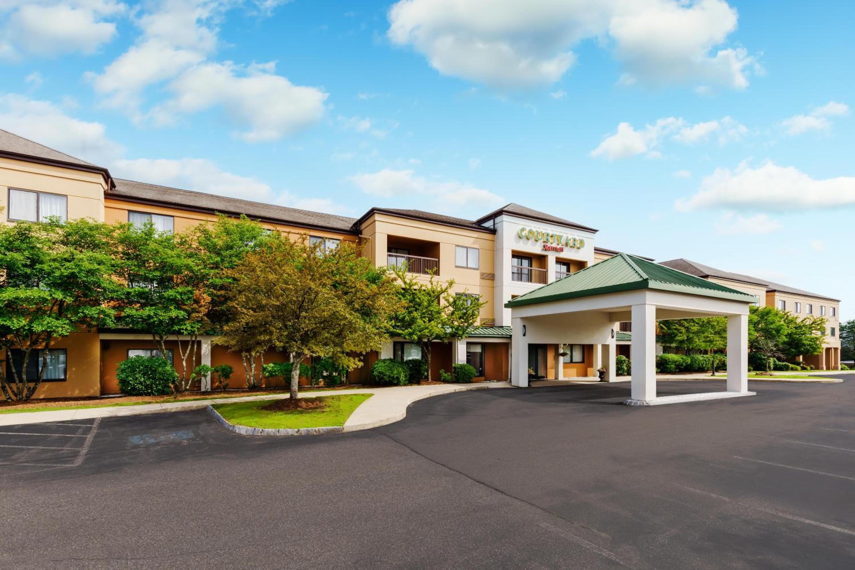 Courtyard by Marriott Manchester-Boston Regional Airport
