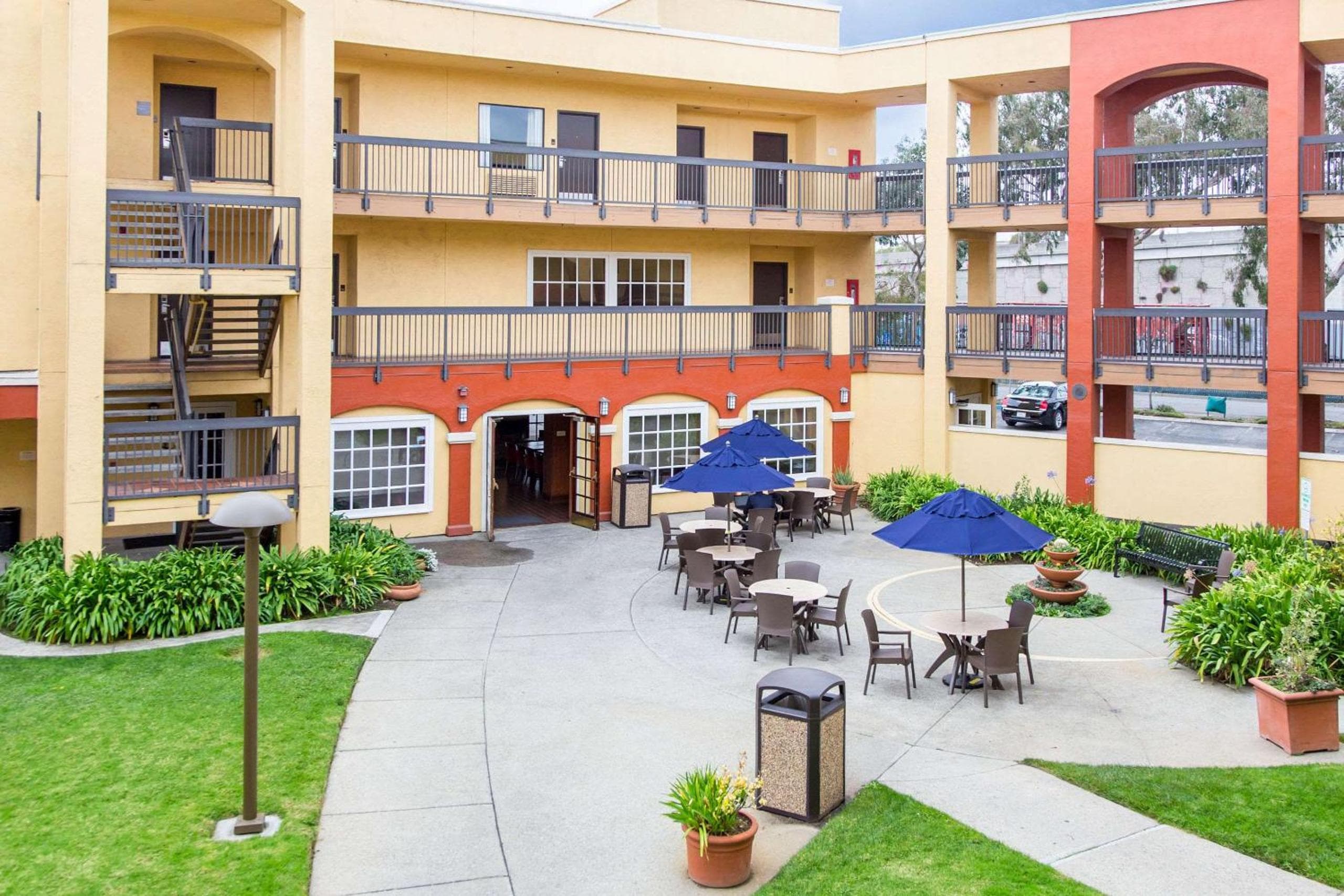 Comfort Inn & Suites San Francisco Airport North