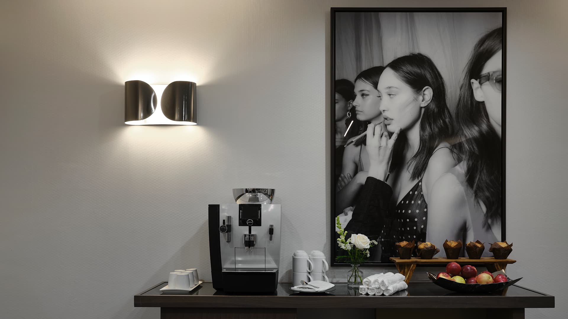 Vogue Hotel Montreal Downtown, Curio Collection by Hilton