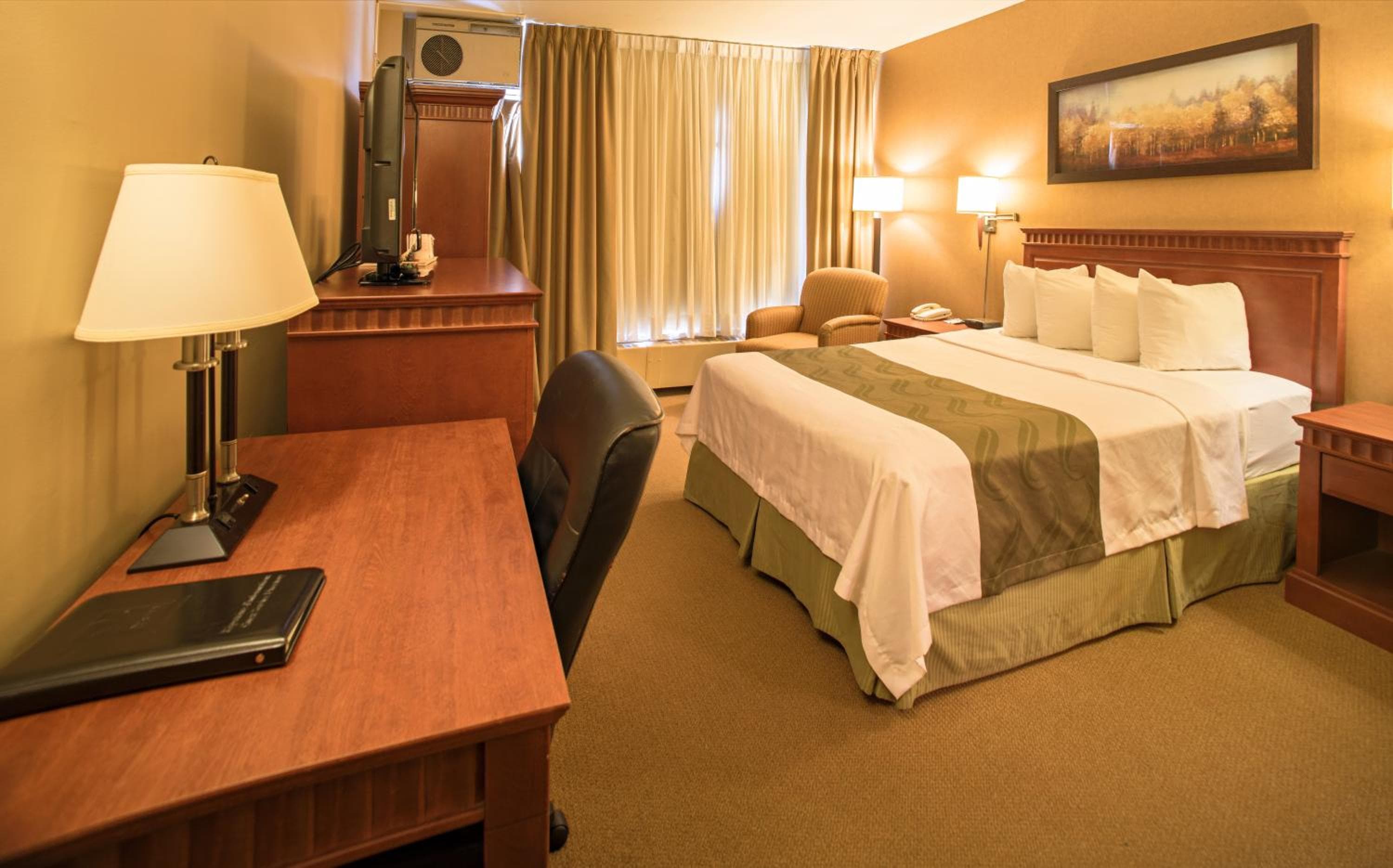 Quality Inn & Suites P.E. Trudeau Airport