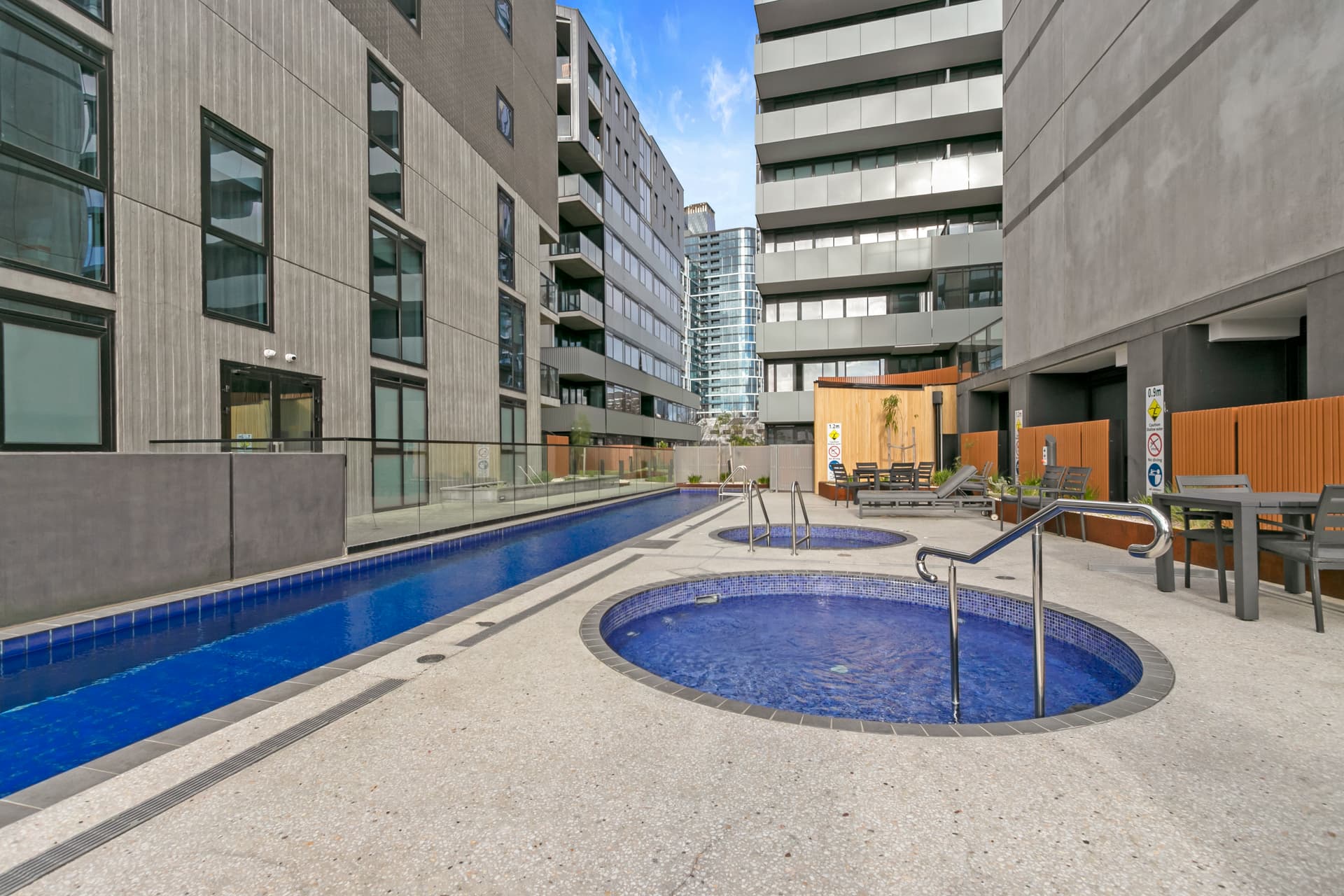 Melbourne City Apartment Hotel