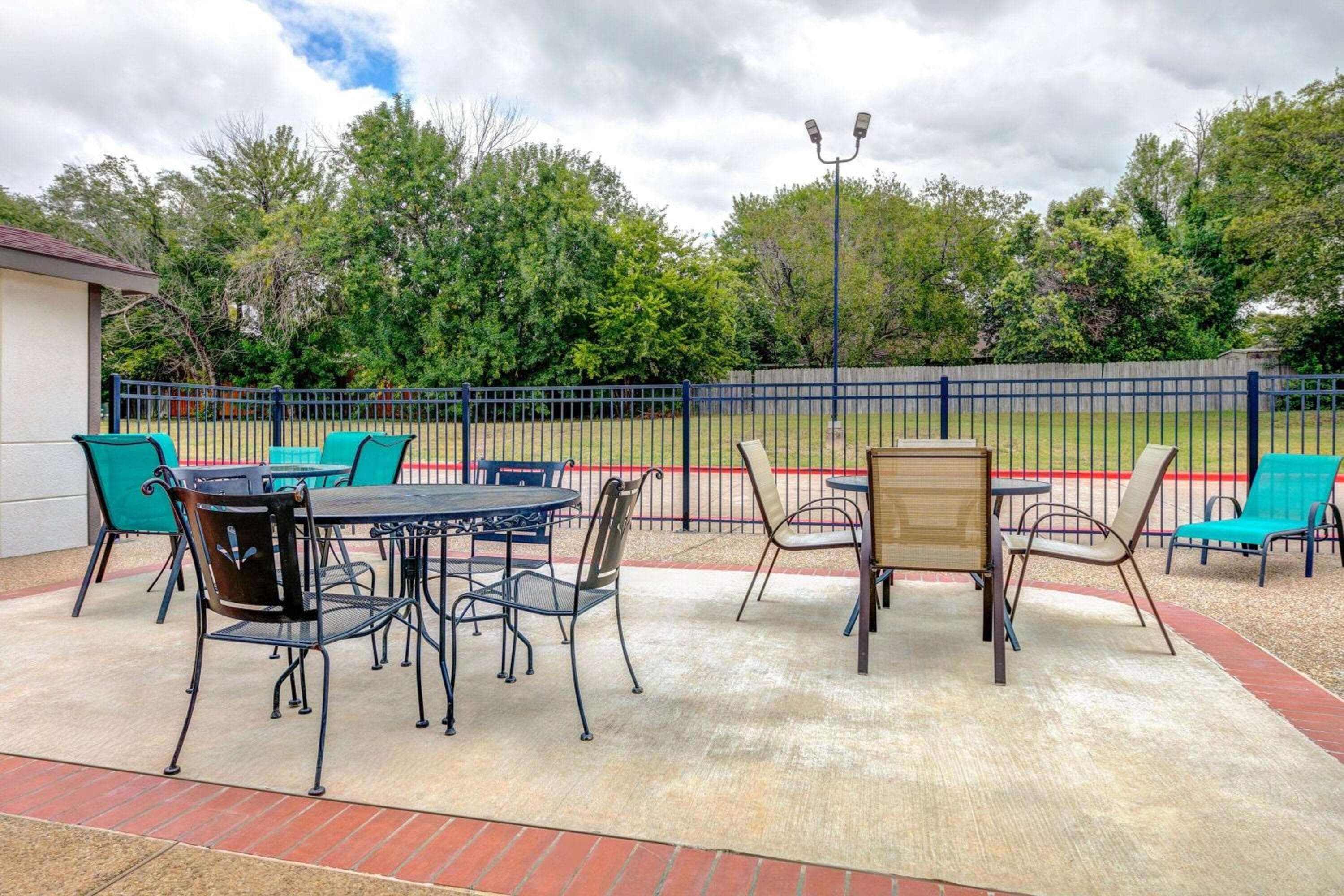 Super 8 by Wyndham Waxahachie TX