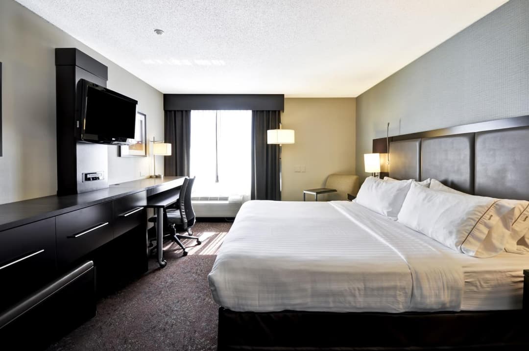 Holiday Inn Express Romulus / Detroit Airport by IHG