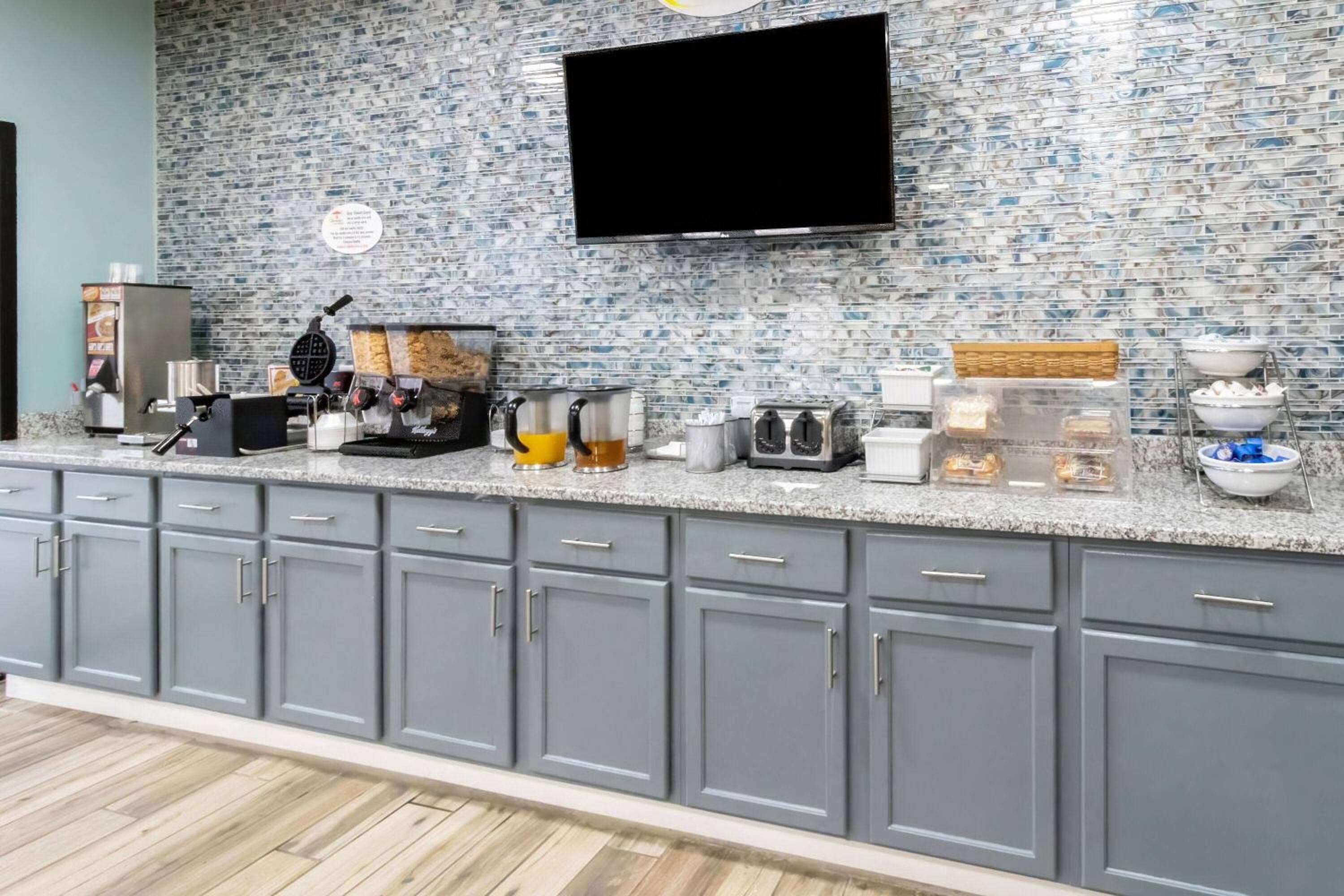 Super 8 by Wyndham Vandalia/Dayton International Airport