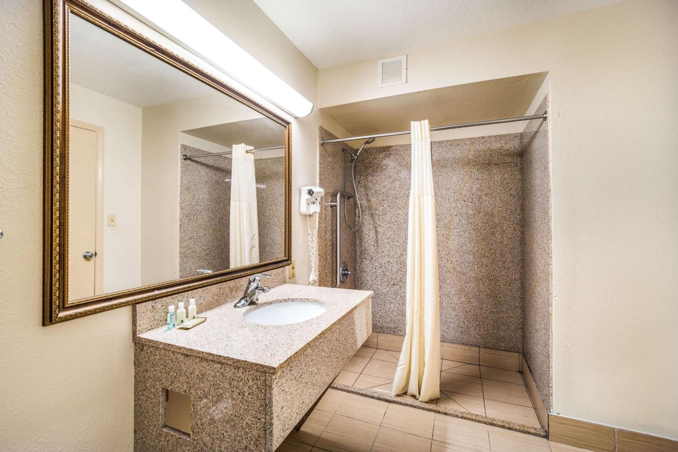 Quality Inn Columbia Airport