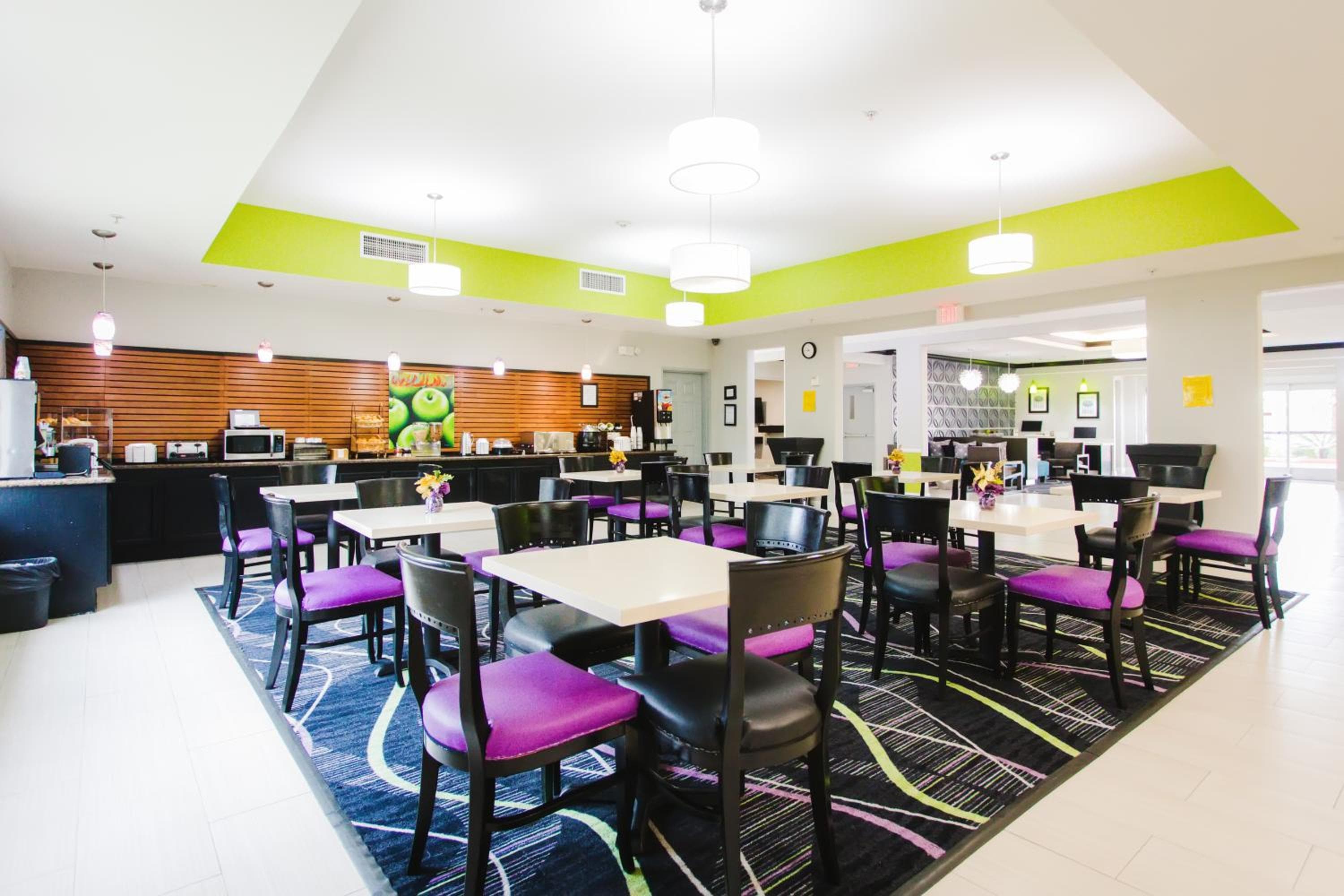 Palacio Royale Inn Signature