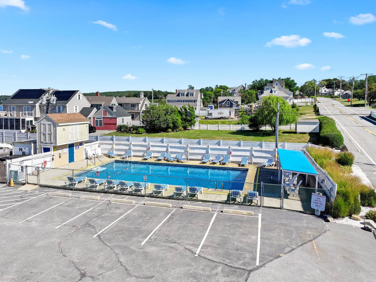 Pilgrim Sands Hotel on Long Beach