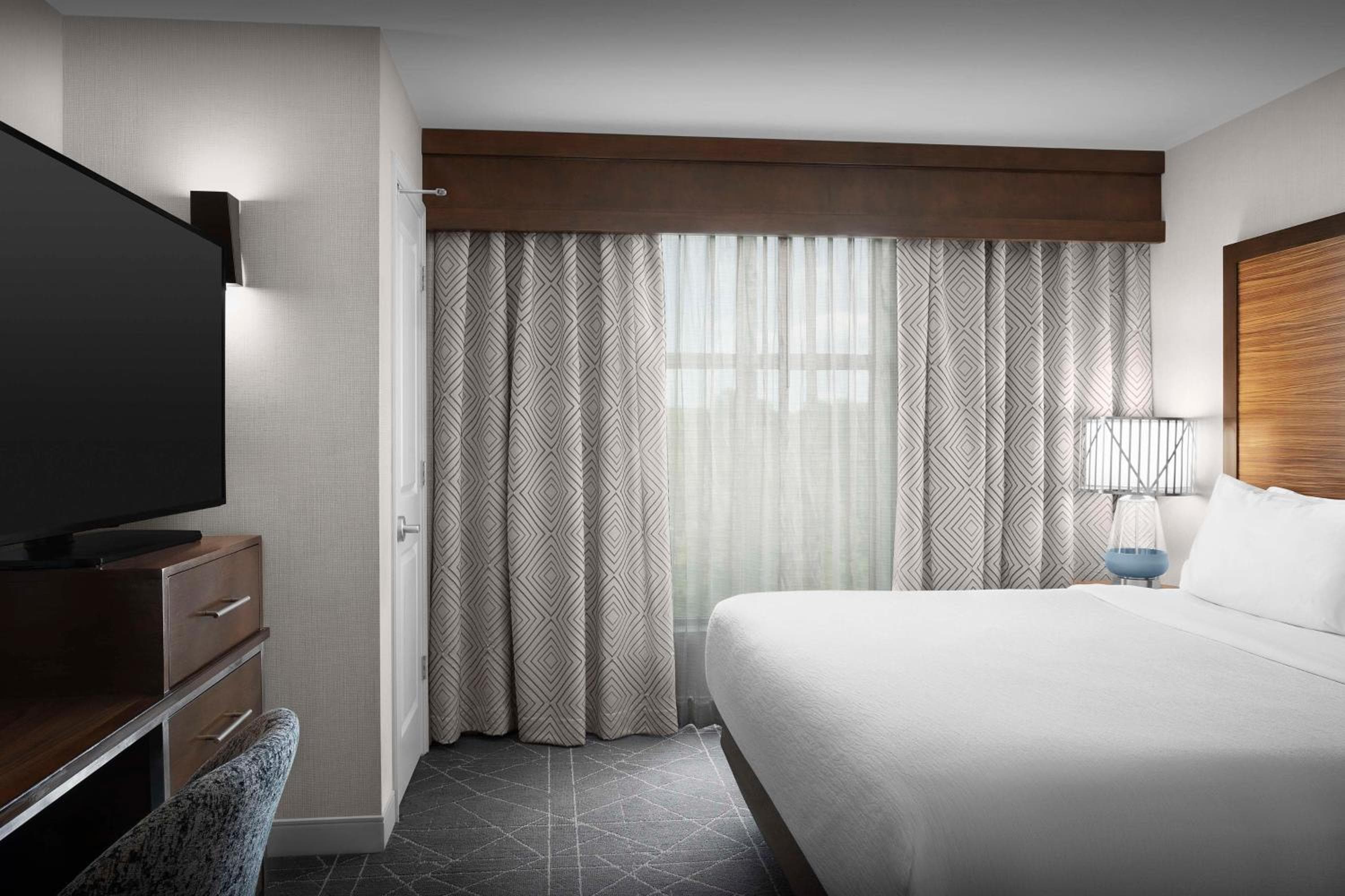 Embassy Suites by Hilton Atlanta Kennesaw Town Center