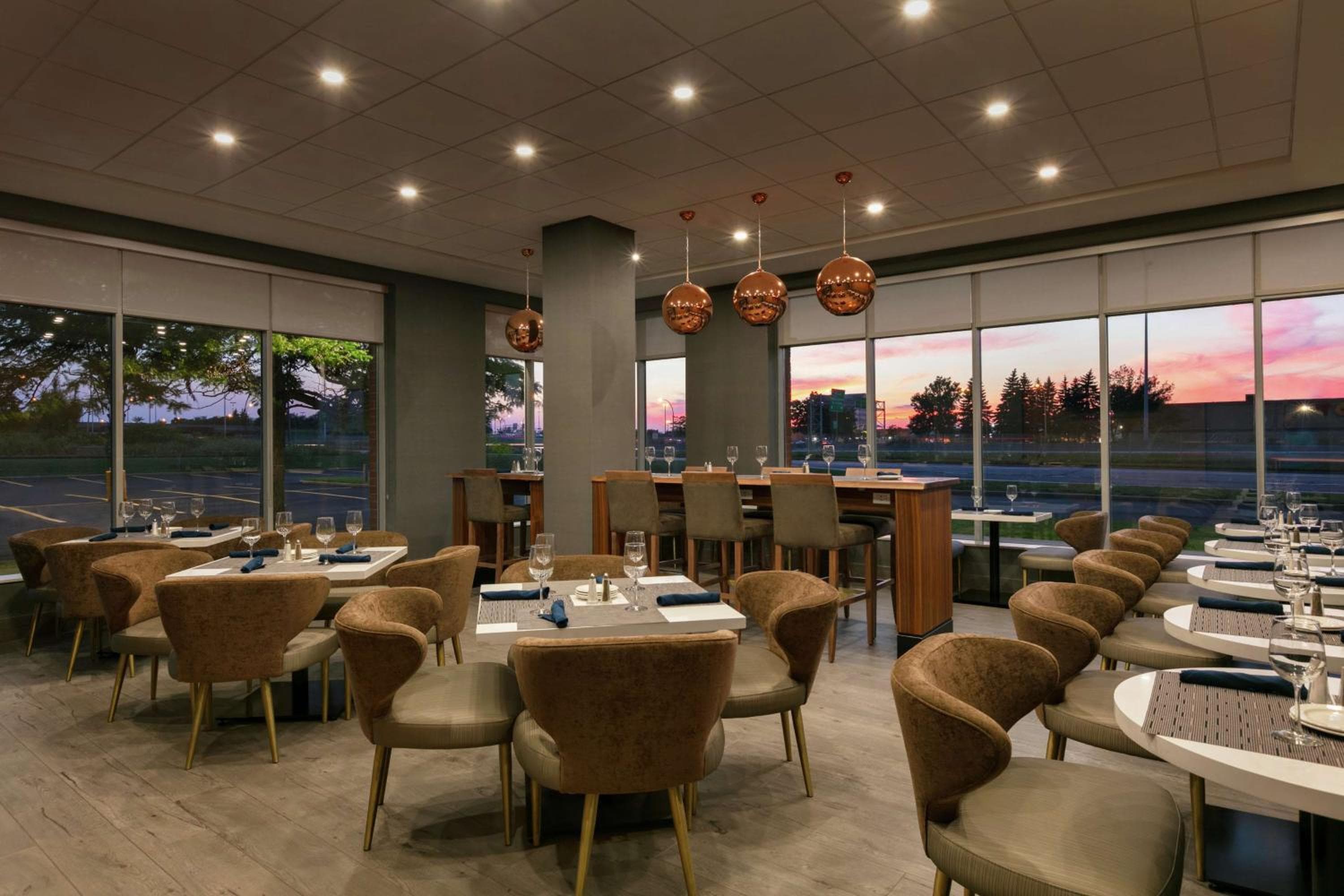 Embassy Suites by Hilton Montreal Airport