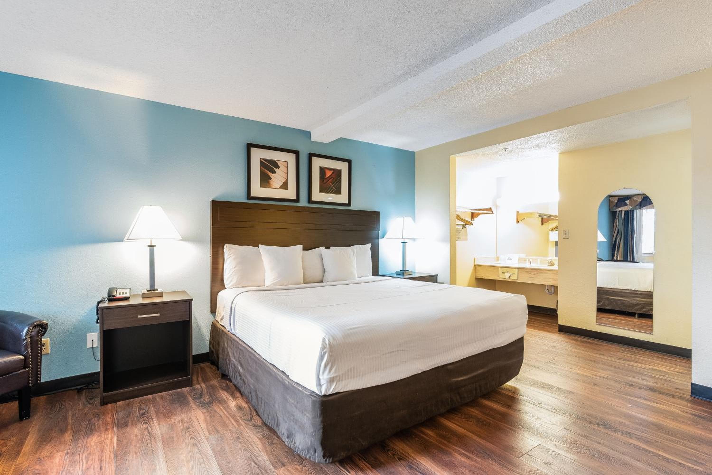 Days Inn by Wyndham Federal Way