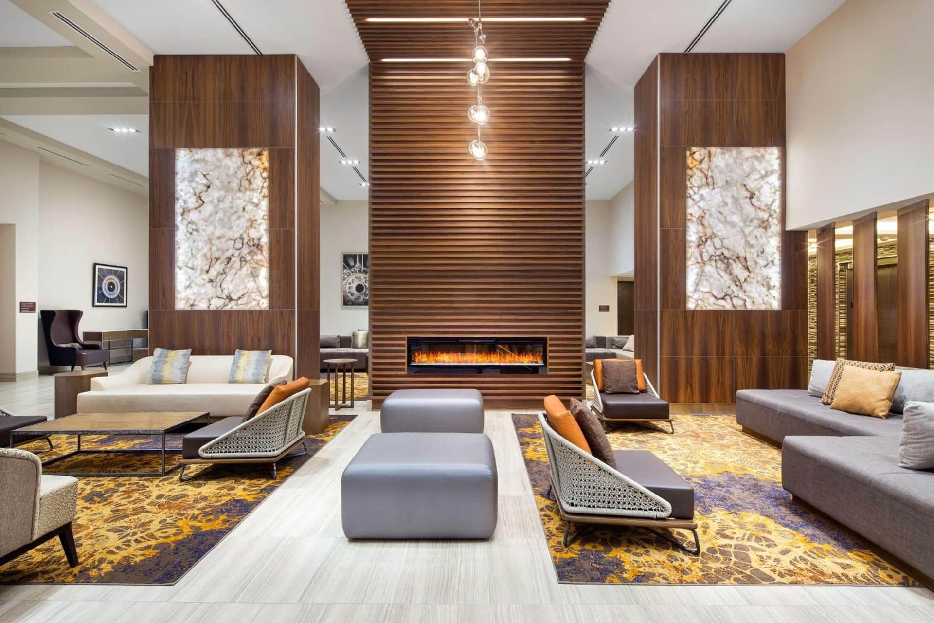 DoubleTree by Hilton Toronto Airport