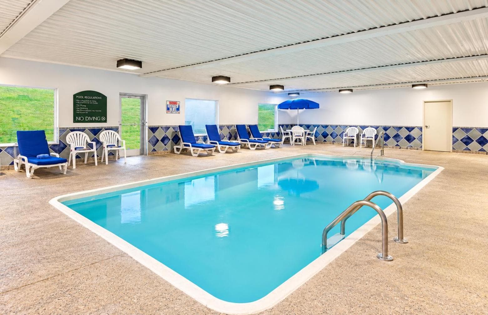 Express Inn and Suites - Greendale