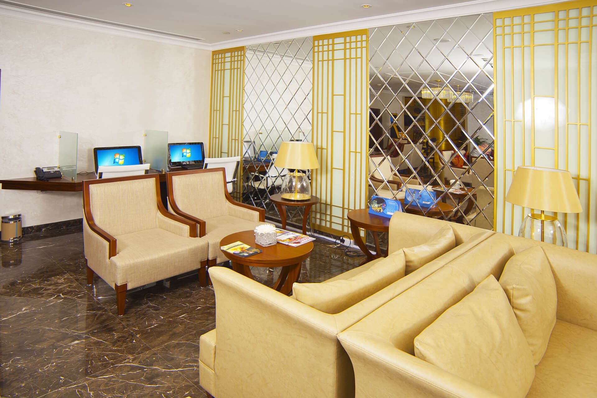 Versailles by Vieras